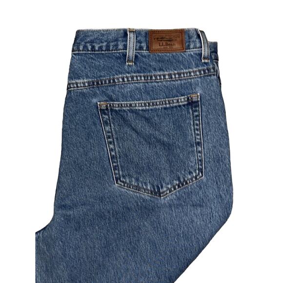 LL Bean Men's Natural Fit Jeans Size 42x32 Straight Leg Mid Rise Stonewashed EUC - Picture 10 of 12